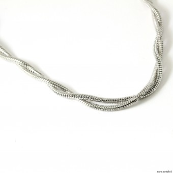 Ett enkelt och stilrent halsband som funkar både till vardag och fest.