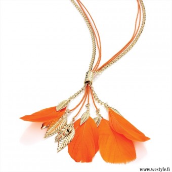 <p>Ett snyggt och trendigt halsband av en guldfärgad kedja och tunna fyrdubbla orange snören.</p>